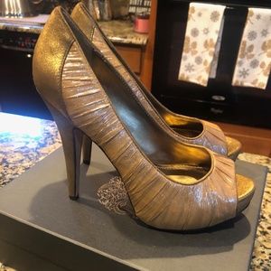 Vince Camuto VC-Moda Golden Bronze Heels Women  8M Gold Holiday Sparkle Pumps